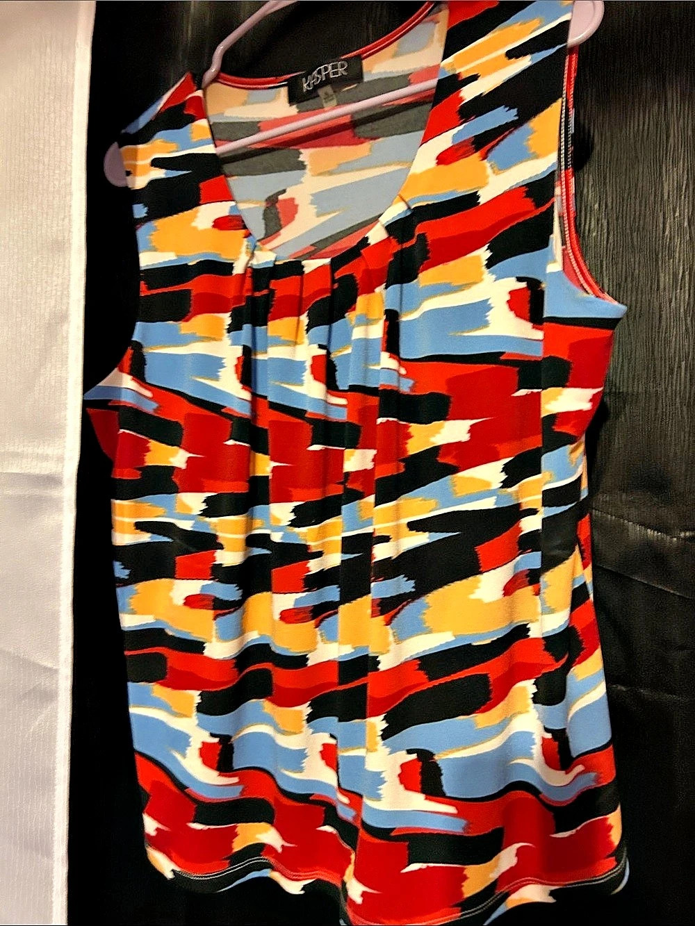 Kasper Abstract Print Pleat-Neck Sleeveless Top Blue & Red Medium